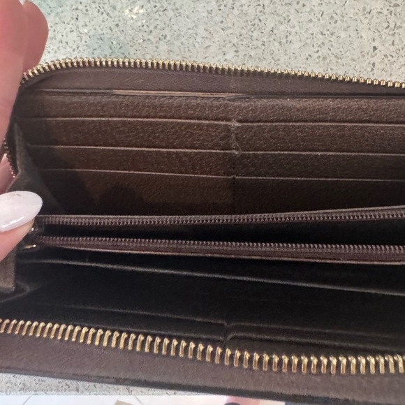 Gucci Beige and Brown Wallet with Green and Red Stripe - Picture 4 of 9
